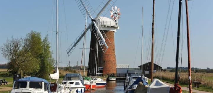 Fabulous 2 Bedroom Dog Friendly Chalet 5 Min Walk To Beach, Nr Gt Yarmouth & Norfolk Broads Scratby Εξωτερικό φωτογραφία